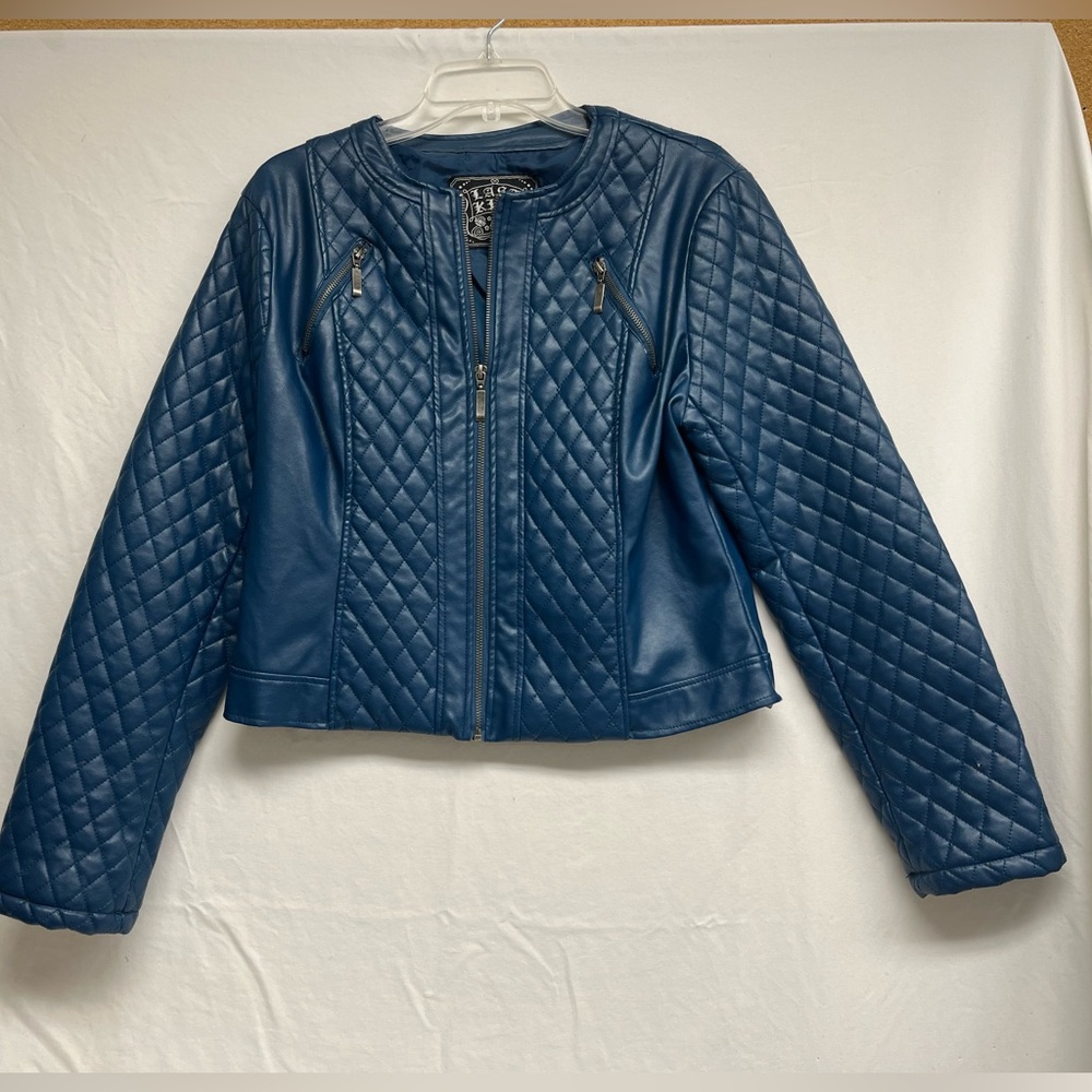 Vintage Last Kiss Blue Leather Jacket
Quilted- Pockets are usable